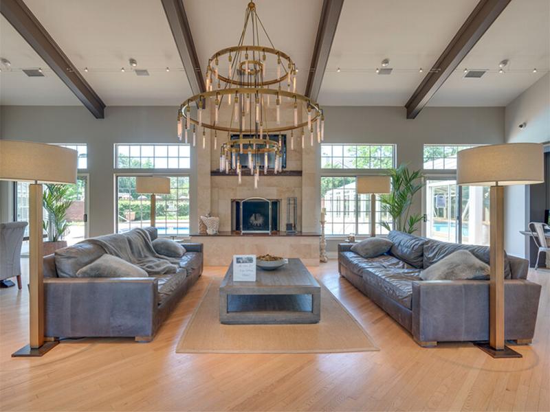 Clubhouse Seating | Arbors of Brookdale in Naperville, IL