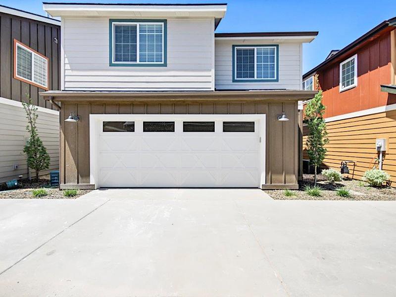 Garages | Cottages at Stonesthrow 83642 Townhomes