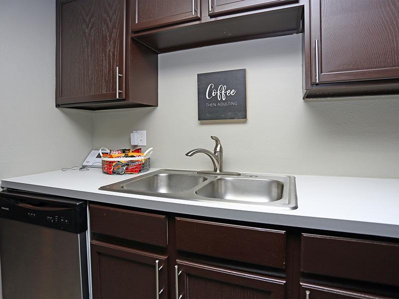 Fully Equipped Kitchen | Ascend at Red Rocks Lakewood Apartments 