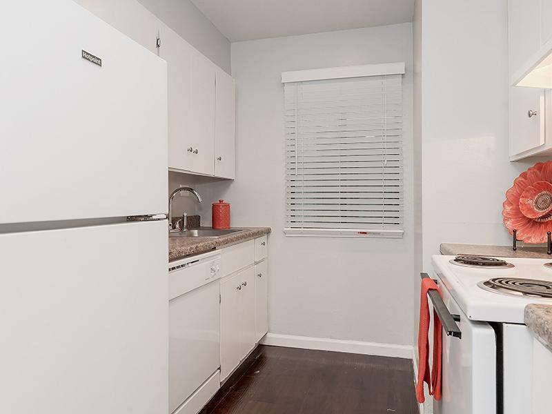 Kitchen | SeaBreeze Apartment Homes