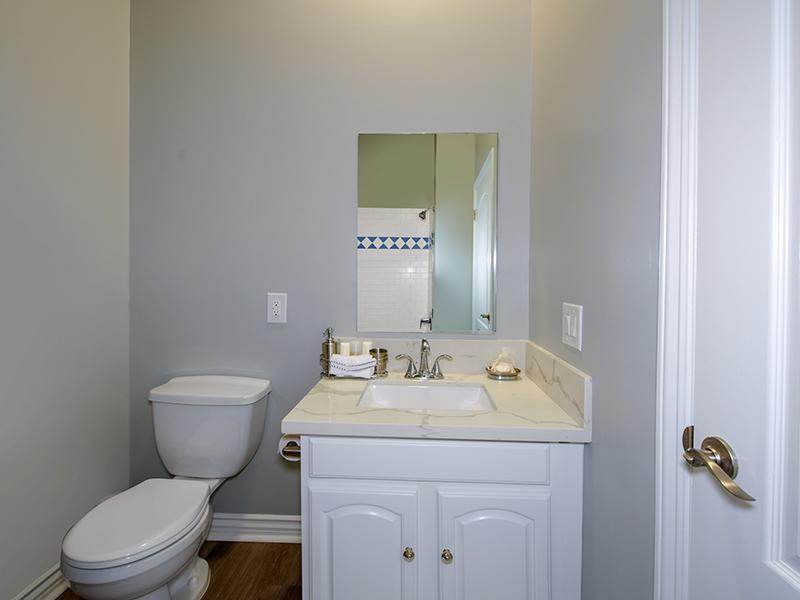 Bathroom | Hollywood View Towers