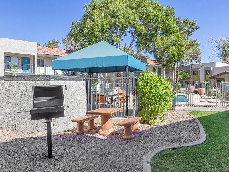 Grill Area | Omnia on 8th Apartments in Tempe, AZ
