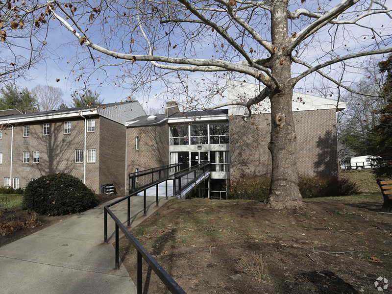 Photos Arrowhead Apartments for Rent in Asheville, NC, 28803