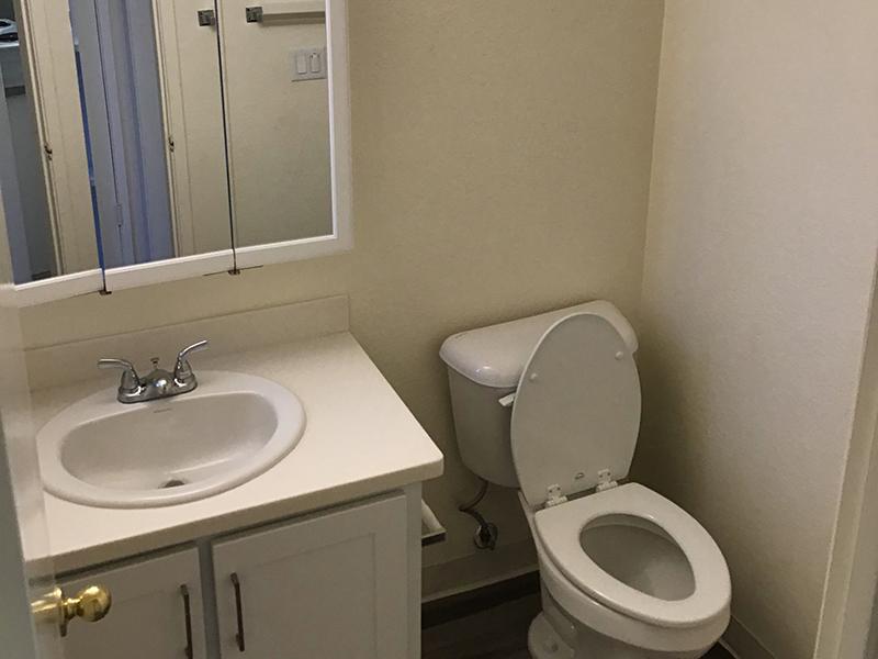 Bathroom | Rockwell Manor