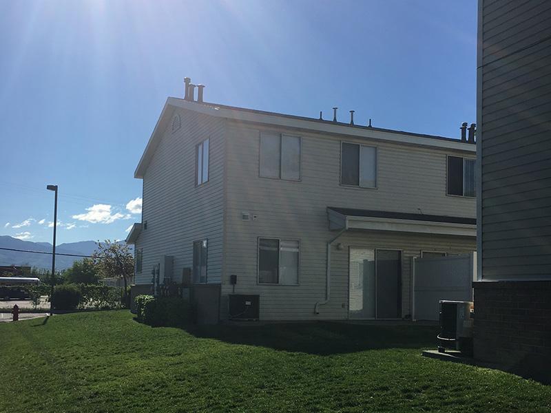 Beautiful Landscaping | Riverview Townhomes