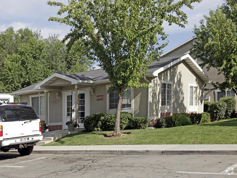westland park apartments collins rd