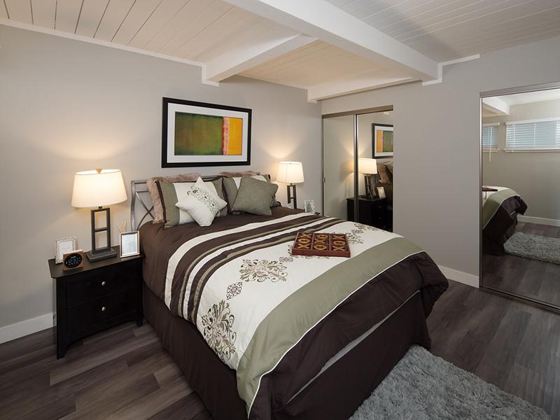 Bedroom | Aloha Apartments