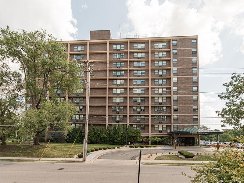 Exterior | Westwind Tower Apartments | Elgin, IL