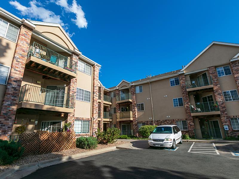 Building Exterior | Ketring Park Apartments in Littleton, CO