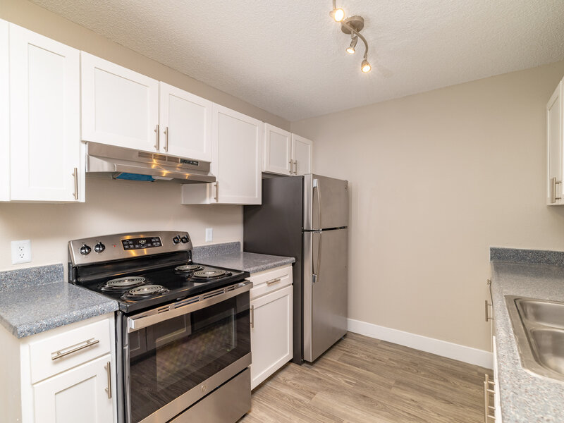Fully Equipped Kitchen | Villas Del Sol II Apartments in Albuquerque, NM
