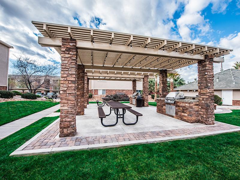 Picnic Area | Oasis Palms