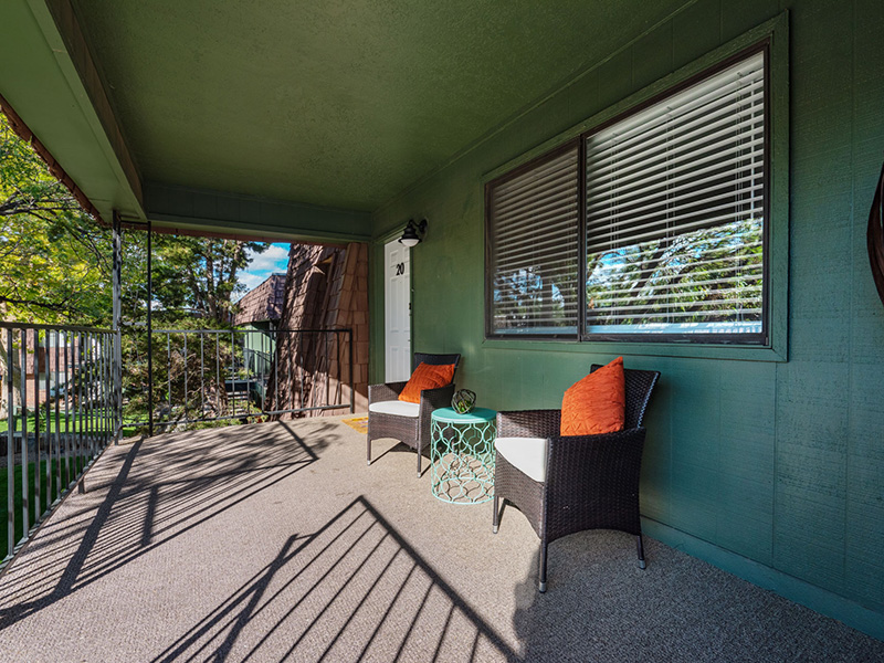 Patio | Meadowlark Apartment