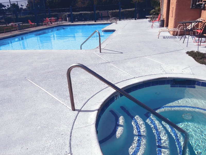 Pool and Hot Tub | Gateway Villas Apartments in Las Vegas, NV