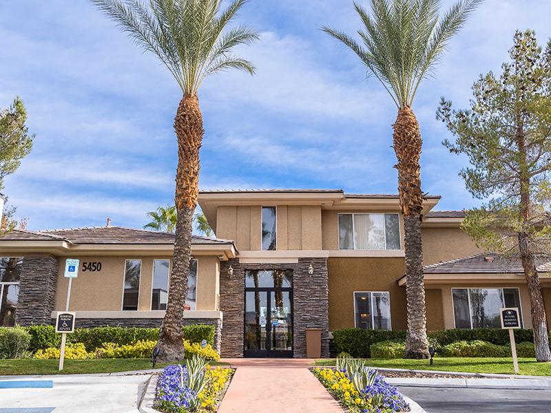 Clubhouse Exterior | St Clair Apartments
