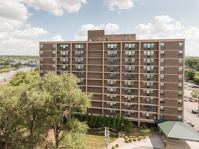Westwind Tower Apartments | Elgin, IL