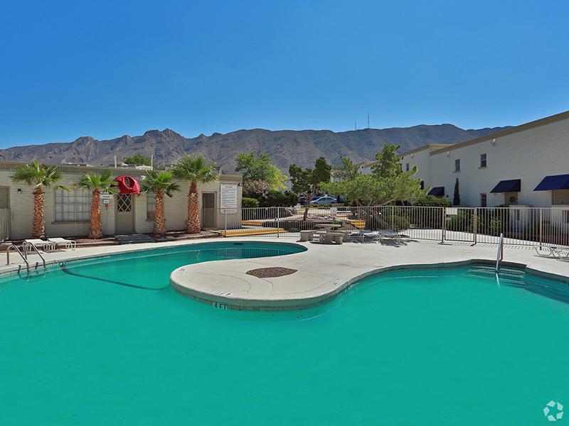 Swimming Pool | Kings Hill Apartments in El Paso