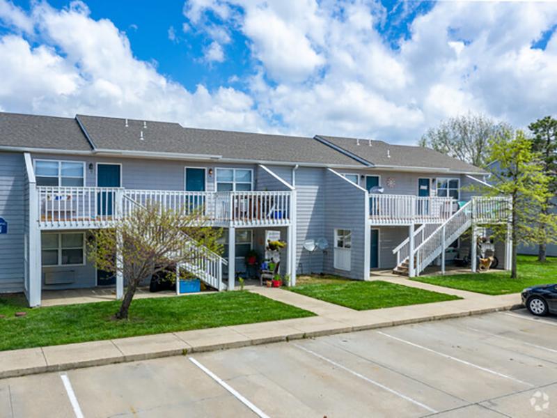 Eagle Ridge Apartments in Lawrence, KS 66049 Market Apartments