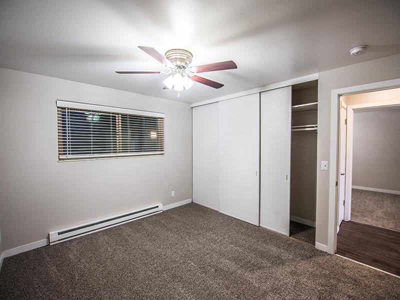 Studio, 1, 2, & 3 Bedroom Apartments | Sheridan Beach Terrace