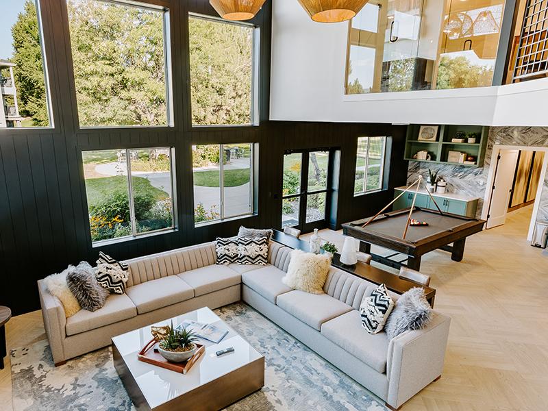 Clubhouse Living Room | Kallisto at Bear Creek Apartments in Lakewood, CO