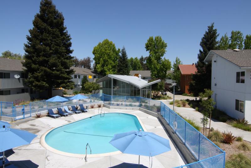 Lakeside Apartments in San Leandro CA