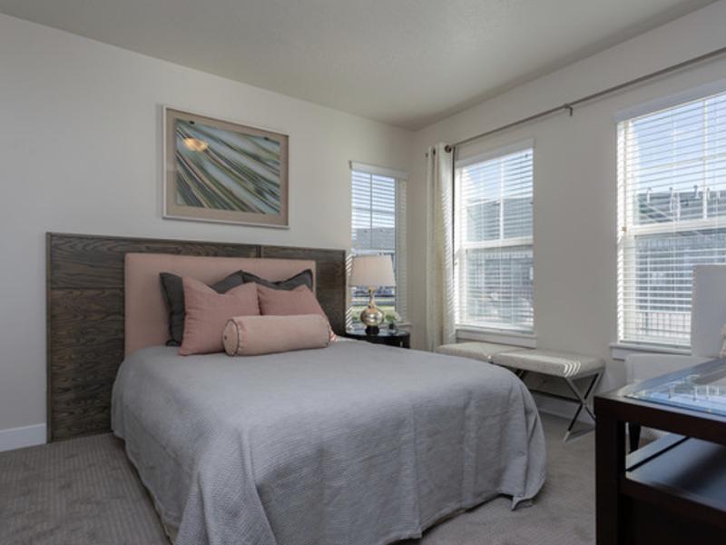 Bedroom | Riverwalk Apartments