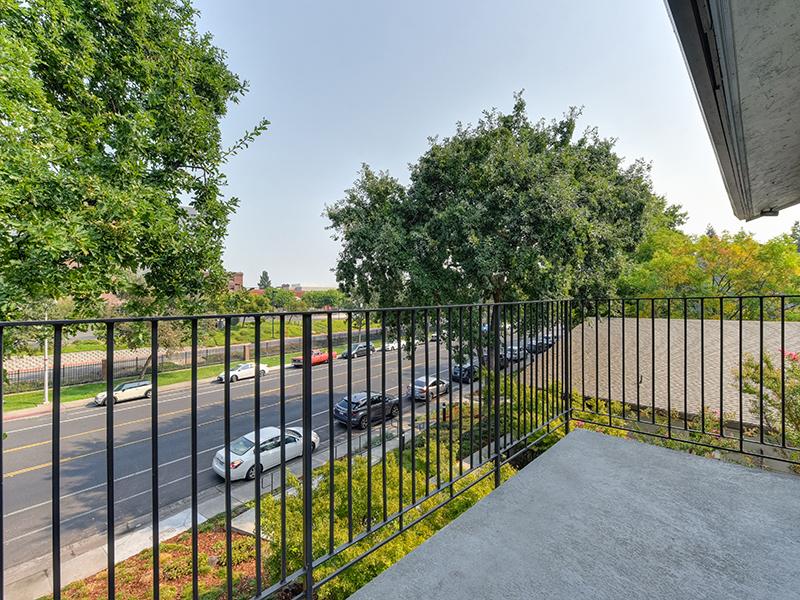 Apartments with a Balcony in Sacramento, CA