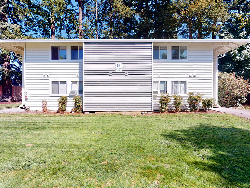 Exterior | Silverwood Apartments in Gresham, OR