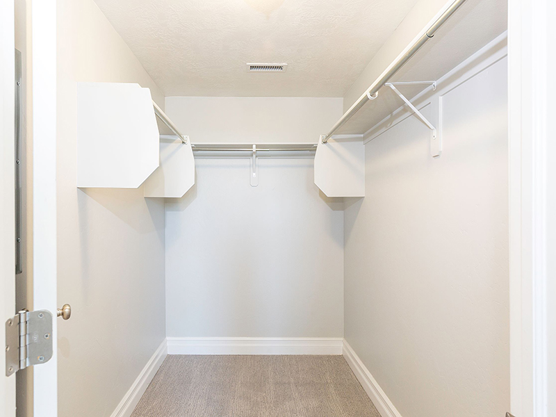 Walk In Closets | The Hills at Renaissance