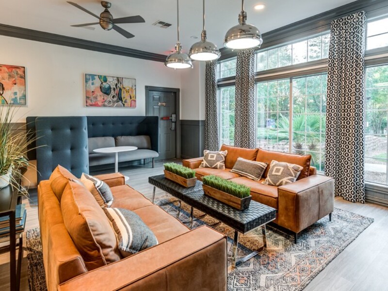 Clubhouse Seating | The Social 1600 Student Living in Tallahassee, FL