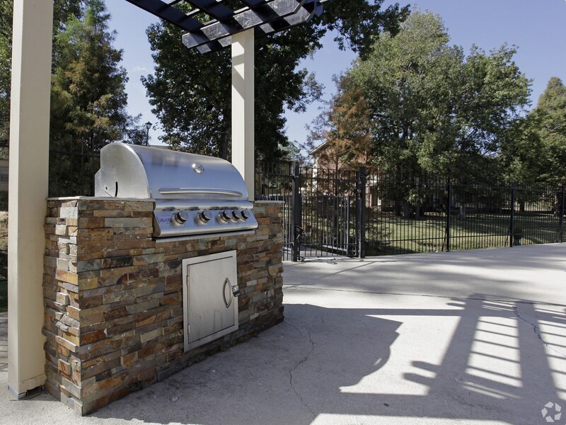 Grill Area | Kingston Point Apartments in Baton Rouge, LA