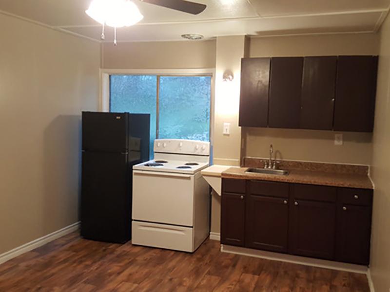 Kitchen | Brick Maze Apartments in Nacogdoches, TX