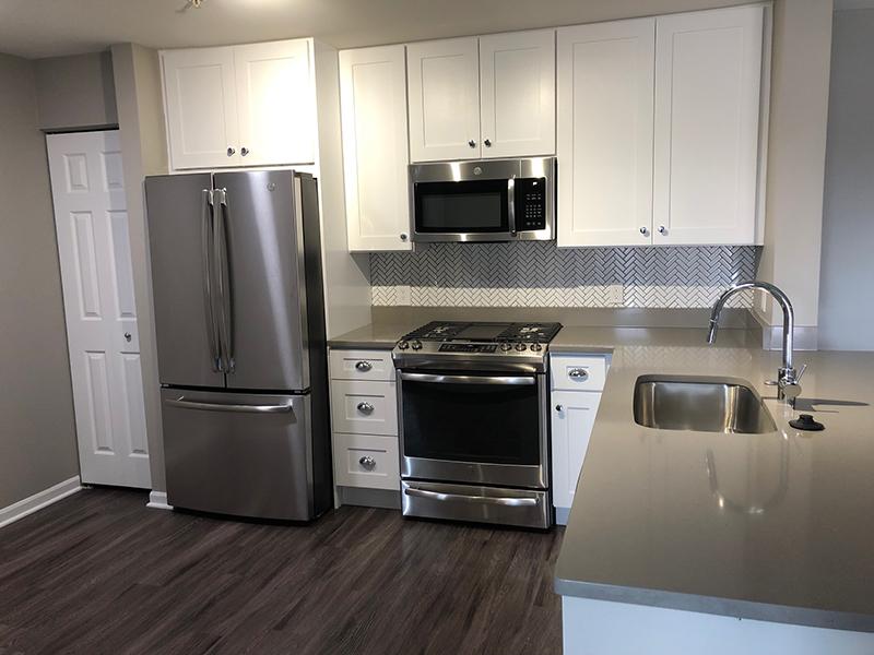 Fully Equipped Kitchen | River Run at Naperville