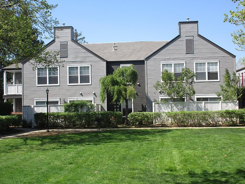 Exterior | The Charleston Apartments