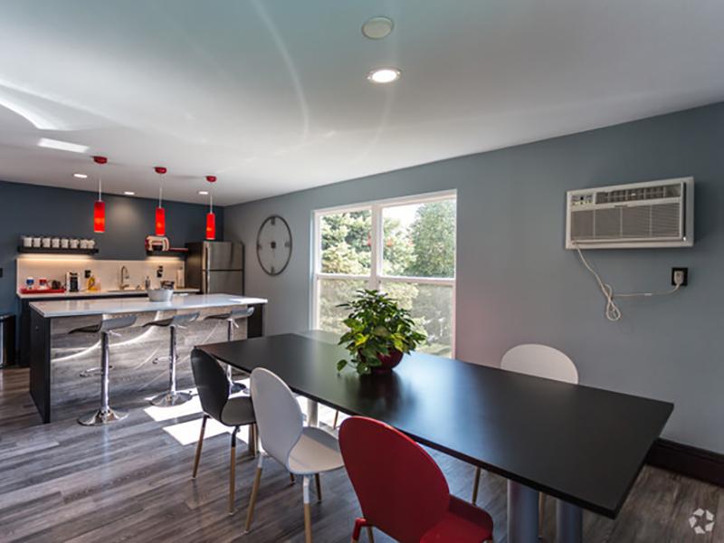 Clubhouse Kitchen | Franklin Flats in Greenly, CO