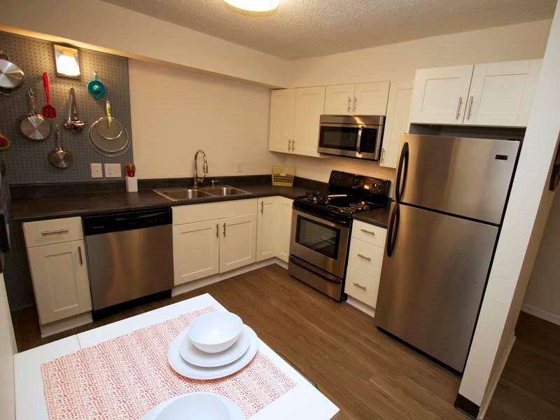 Kitchen - Apartments in Kansas City, Missouri