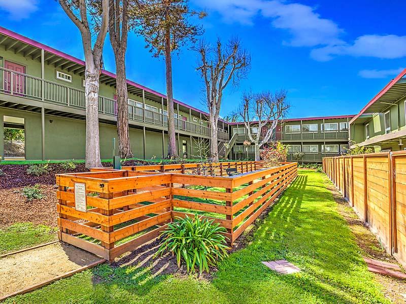 Exterior | Pacific Pines in CA