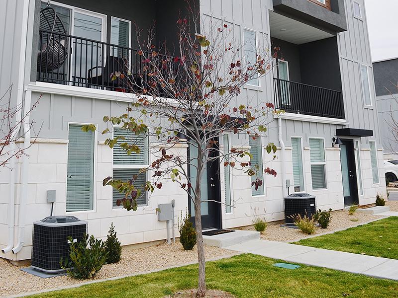 Apartment Exterior | The Lofts at Fort Union