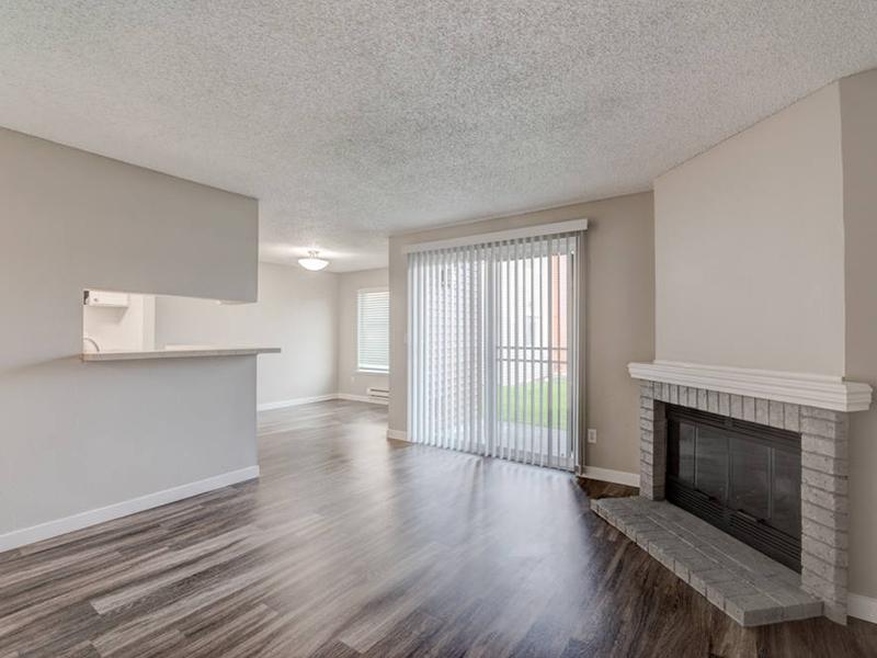 Apartment Living Room | Pointe East Apartments in Fife WA