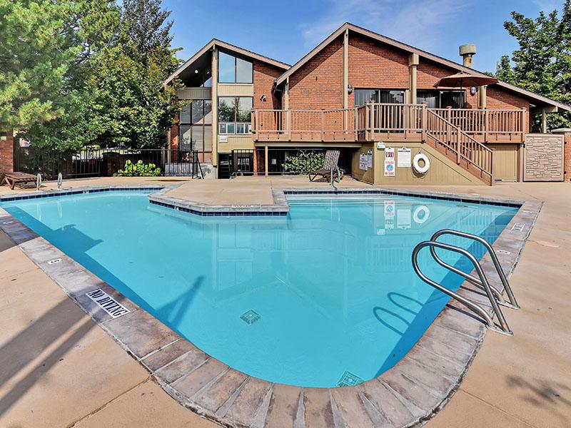 Pool | Fox Creek Apartments