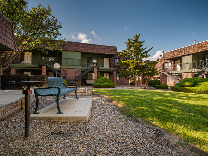 BBQ Area | Meadowlark Apartments
