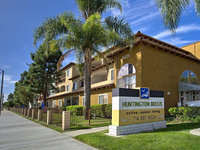 Huntington Breeze Apartments in Huntington Beach,