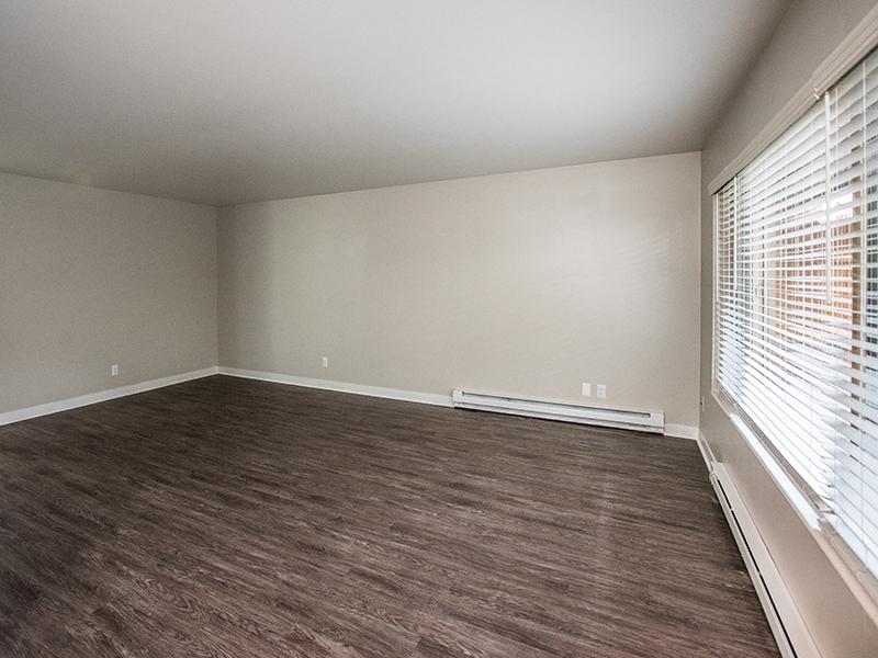 Front Living Room | Sheridan Beach Terrace In Lake Forest Park WA