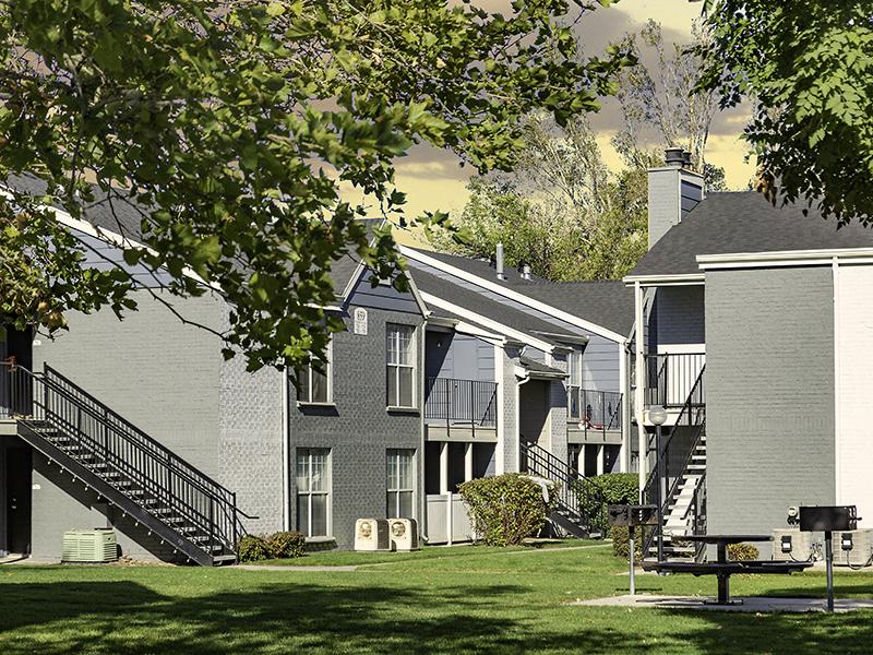 BBQ Areas | The Village at Raintree