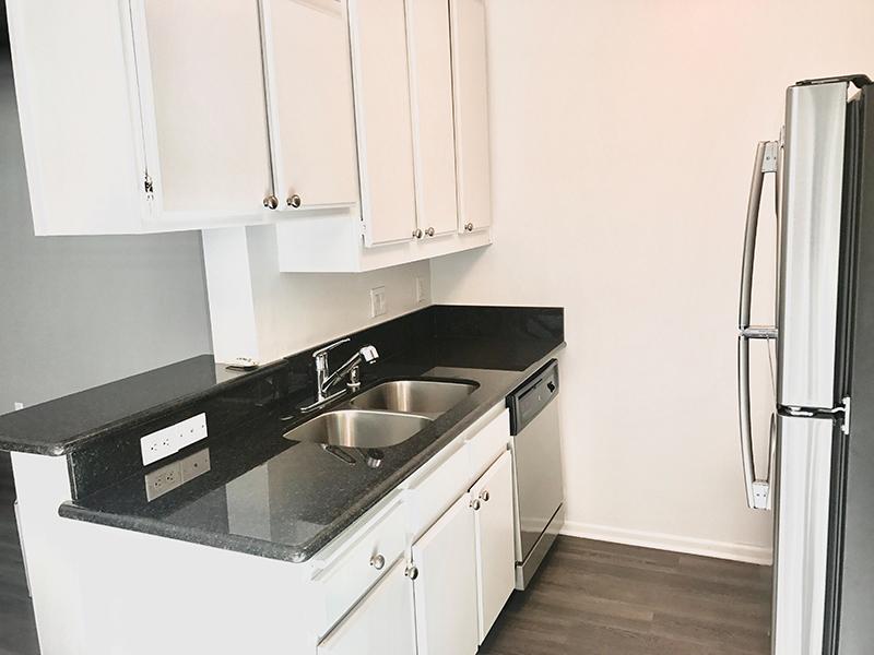 Kitchen - Apartments in LA