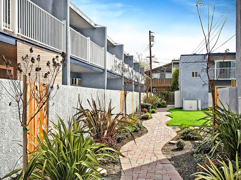 Walkway - Apartments in Pleasant Hill, CA