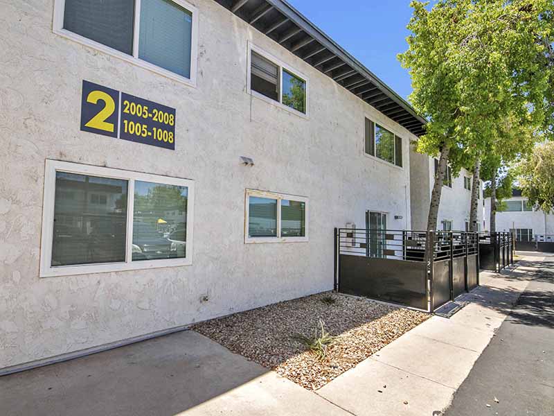 Exterior | 454 West Brown Apartments