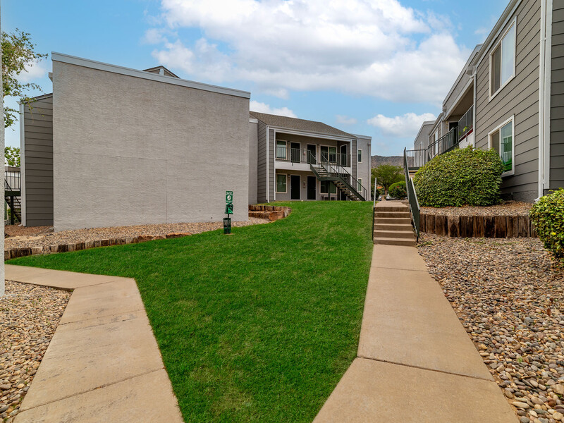 Apartments Near Me | Villa Serena Apartments in Albuquerque, NM