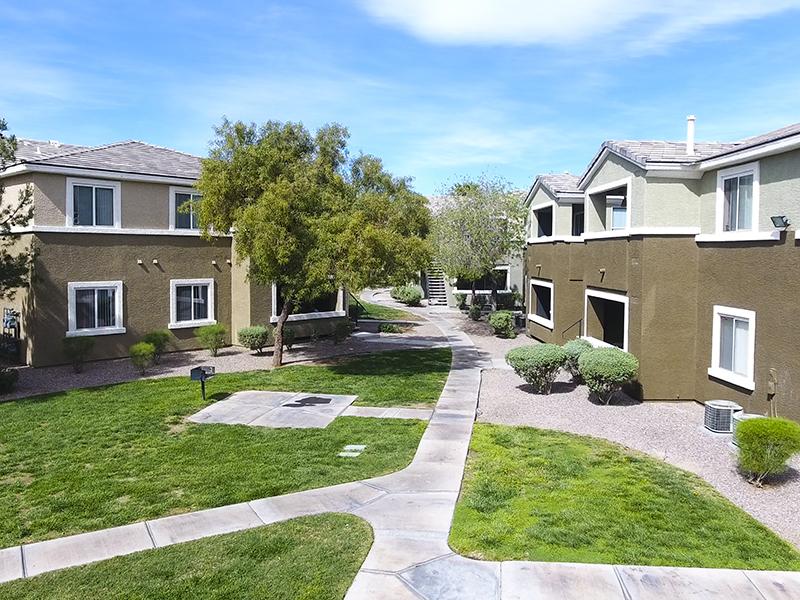 Courtyard | Silver Creek Apartments