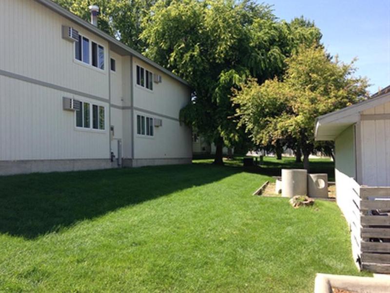 Exterior | Helena Manor