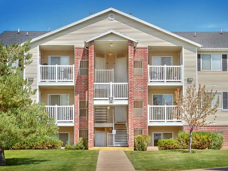 Exterior | Hidden Cove Apartments